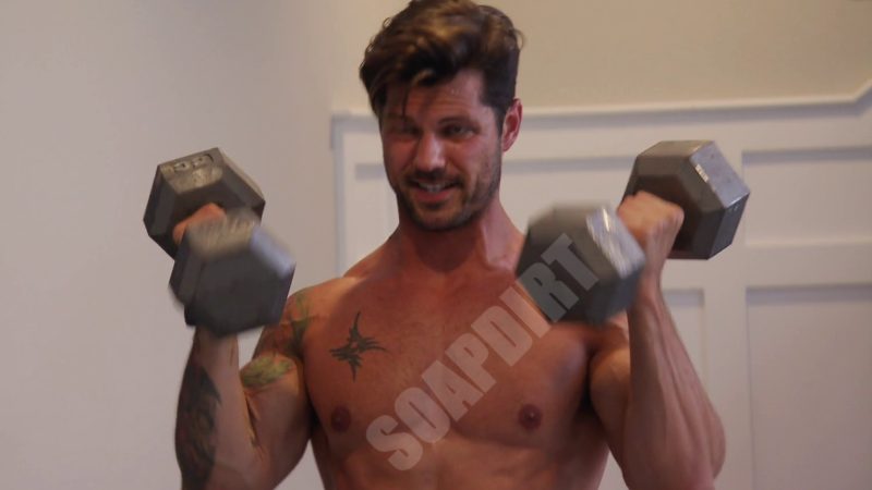 Married at First Sight: Zach Justice - Shirtless - weights