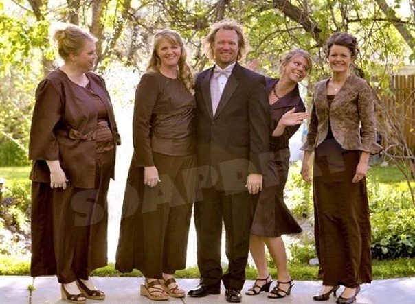 Sister Wives: Janelle Brown - Christine Brown - Kody Brown - Meri Brown - Robyn Brown In Brown Clothes