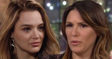 Young and the Restless: Summer Newman (Hunter King) - Chloe Mitchell (Elizabeth Hendrickson)