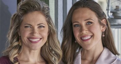 When Calls The Heart: Elizabeth Thornton (Erin Krakow) - Rosemary Coulter (Pascale Hutton)