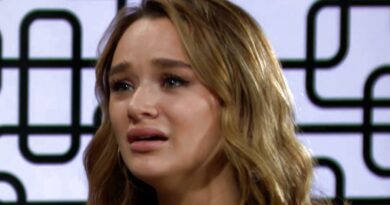 Young and the Restless Comings Goings: Summer Newman (Hunter King)